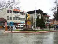Atatürk büstü boyandı