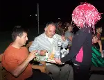 İşletme bahçesinde sinema gecesi