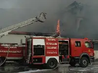 Geyve'de fabrika yandı