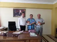Kaymakam Şiir Kitabı Hediye Etti