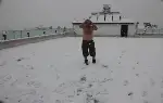 Üşümeyen Efsane Adam'dan Kar Şov!