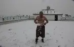 Üşümeyen Efsane Adam'dan Kar Şov!