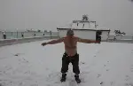 Üşümeyen Efsane Adam'dan Kar Şov!