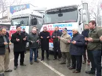 GEYVE'DEN TÜRKMENLERE 2 TIR YARDIM