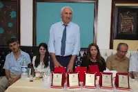 Kursiyerler Plaket ile Belge Almak İçin İftarda Buluştu