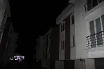 Binanın çatısında çıkan yangın korku dolu anlar yaşattı