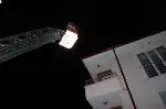 Binanın çatısında çıkan yangın korku dolu anlar yaşattı