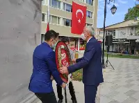 İLKÖĞRETİM HAFTASI ÇELENK SUNUMU YAPILDI