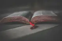 KUR'AN SİYASETİN KALBİNE İNMİŞTİR.
