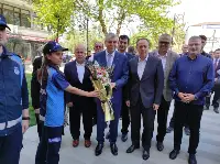 BAŞKAN YÜCE GEYVE'DE ÇİÇEKLERLE KARŞILANDI