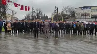 ÇANAKKALE ŞEHİTLERİ İÇİN ÇELENK KONULDU