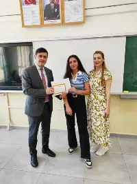 GEYVE ELVAN BEY ANADOLU LİSESİNDE KARNE SEVİNCİ