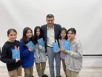 ATATÜRK OKULUNDA ÖĞRENCİLER YAZAR İLE BULUŞTU