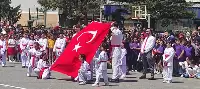 Geyve'de Koltuklar Çocukların Oldu! 23 Nisan Coşkusu Sokaklara Taştı!