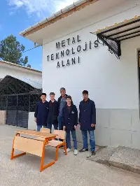 Geyveli Öğrenciler Okullara Yeni Nesil Sıra Üretiyor